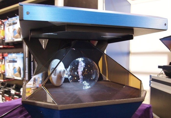 HoloAd Diamond - голографический проектор от InnoVision Labs