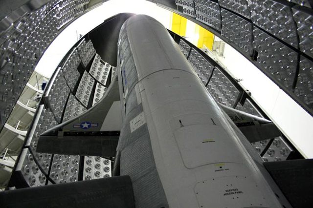 Запущен первый в мире беспилотный орбитальный мини-шатлл Х-37В