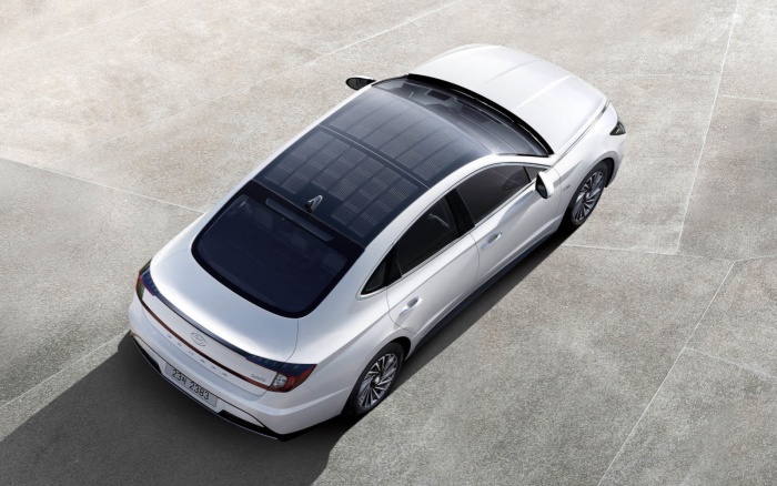 Первый автомобиль Hyundai с солнечными панелями на крыше