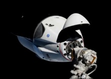 Новейший Crew Dragon частной компании SpaceX произвел стыковку с МКС