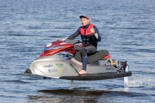 "Летающий над водой" гидроцикл WaveFlyer