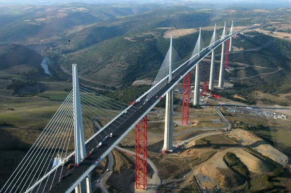 Виадук Мийо - самый высокий транспортный мост в мире