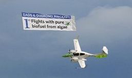 Первый в мире демонстрационный полет самолета на биотопливе