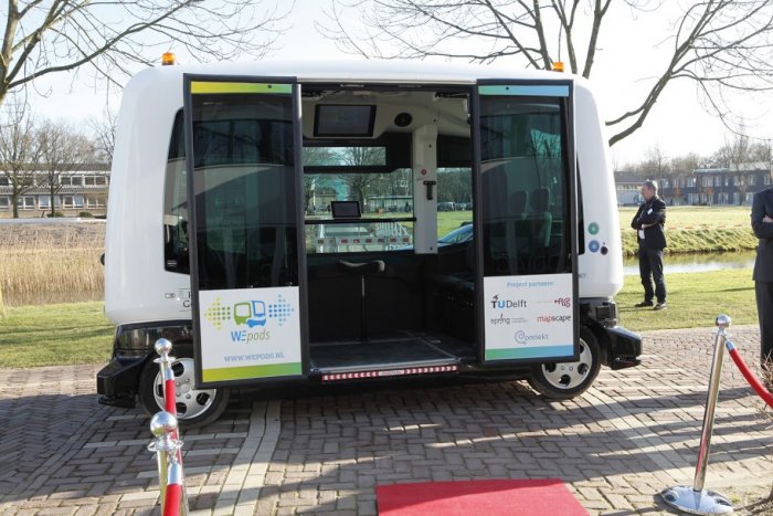 WEpod - первый беспилотный микроавтобус на общественных дорогах в Нидерландах