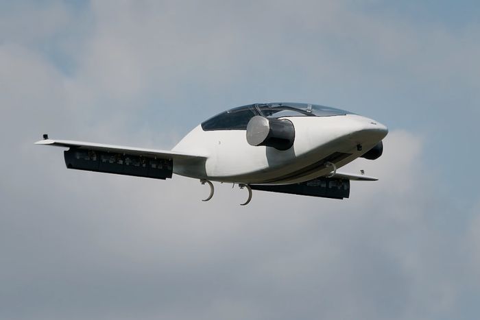 Летающий электромобиль Lilium Jet станет пятиместным