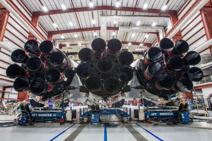 SpaceX  готовит к запуску ракету Falcon