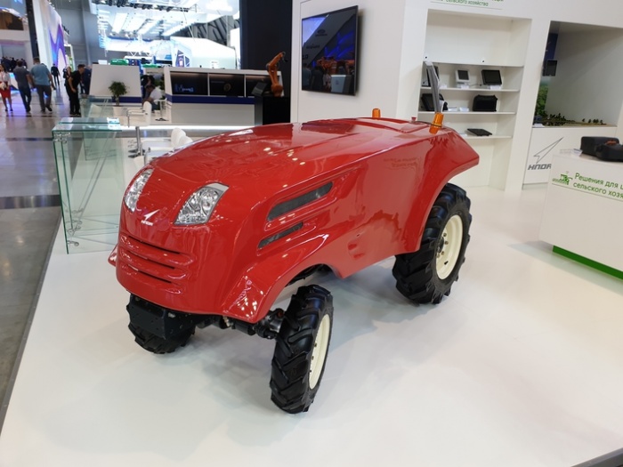 Беспилотный трактор на выставке «Иннопром» в Екатеринбурге