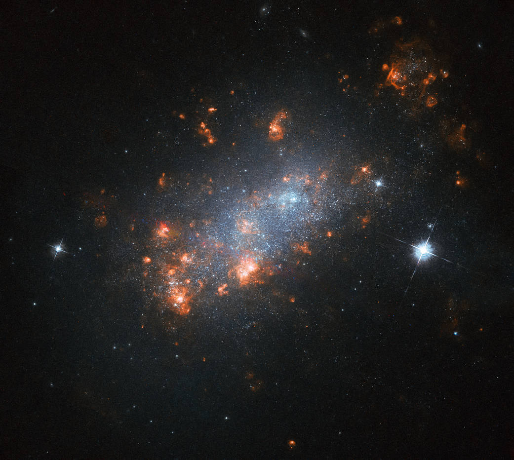 Хаббл смотрит на галактику NGC 1156