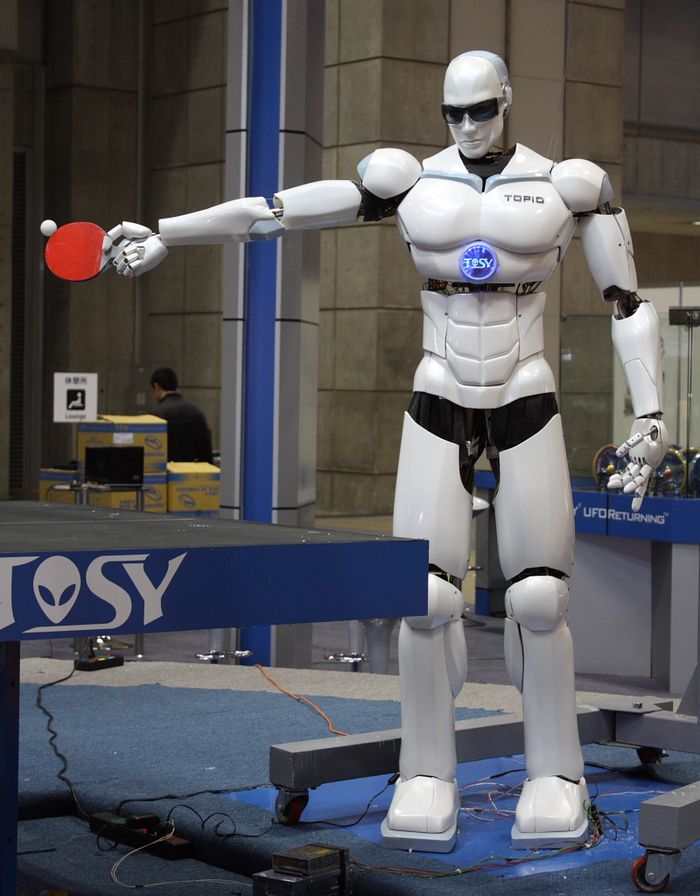 Вьетнамский робот TOSY на выставке робототехники IREX-2009 в Японии