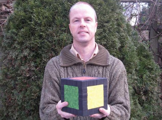 Гигантский кубик Рубика размером 17x17x17