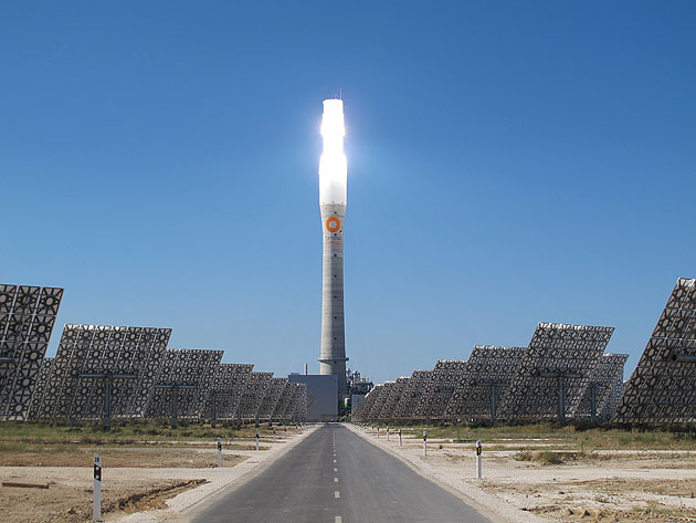 Вступила в эксплуатацию круглосуточная солнечная электростанция Gemasolar