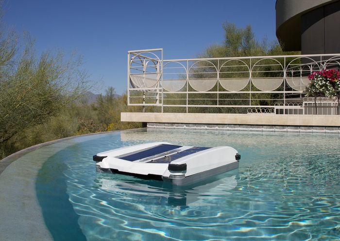 Solar Breeze - робот на солнечных батареях для чистки бассейна