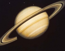 Гигантские ураганы на  полюсах Сатурна