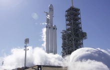 Falcon Heavy успешно отправила к Марсу автомобиль Тесла