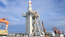 Китай впервые запустил ракету «Чанчжэн-11» с плавучей платформы