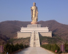 Статуя Будды Весеннего Храма